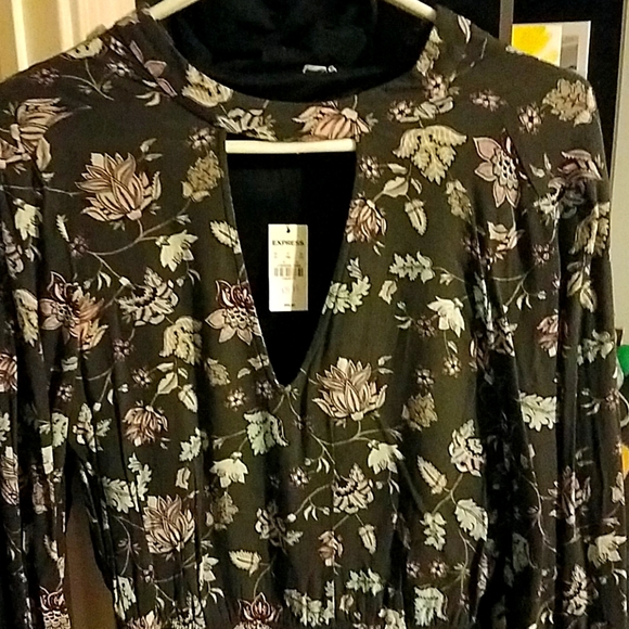 Shirts/dress - Picture 2 of 3